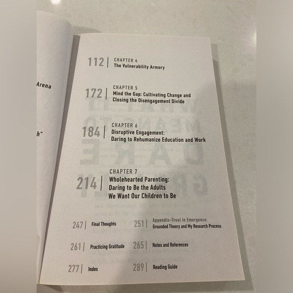 Daring Greatly paperback book by Brené Brown - Picture 10 of 10